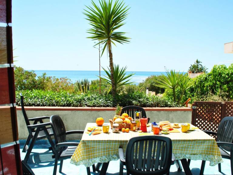 Ruhige Ferienwohnung in Sciacca mit Terrasse, Garten und Grill und Meerblick — photo 4