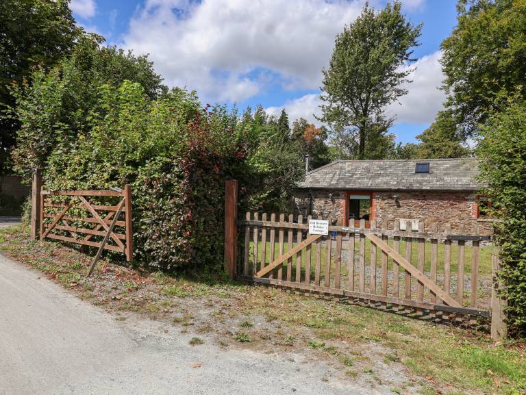 Cottage with yard — photo 3