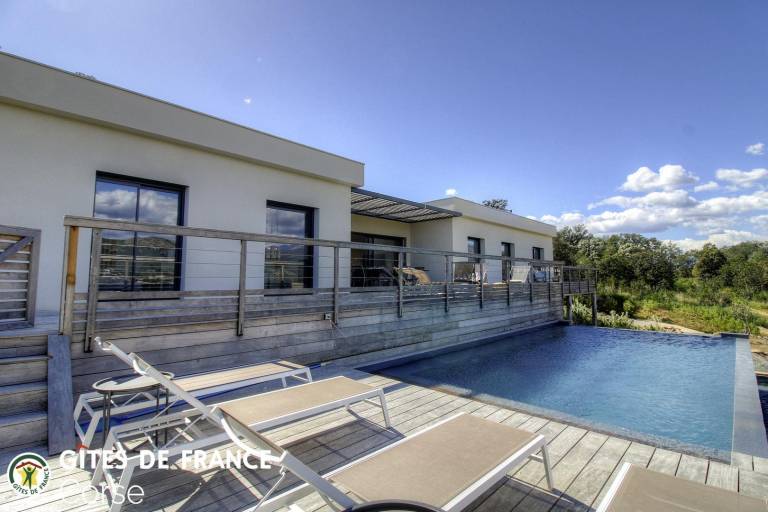 Gite with patio, garden & heated pool | Mountain view — photo 2