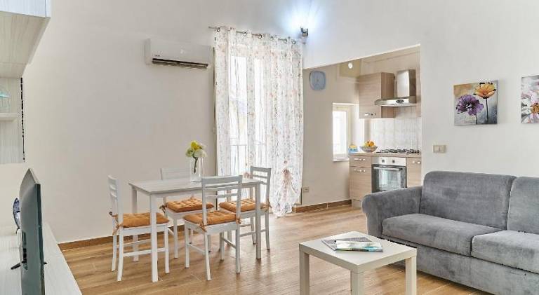 Rental apartment with terrace in Latina