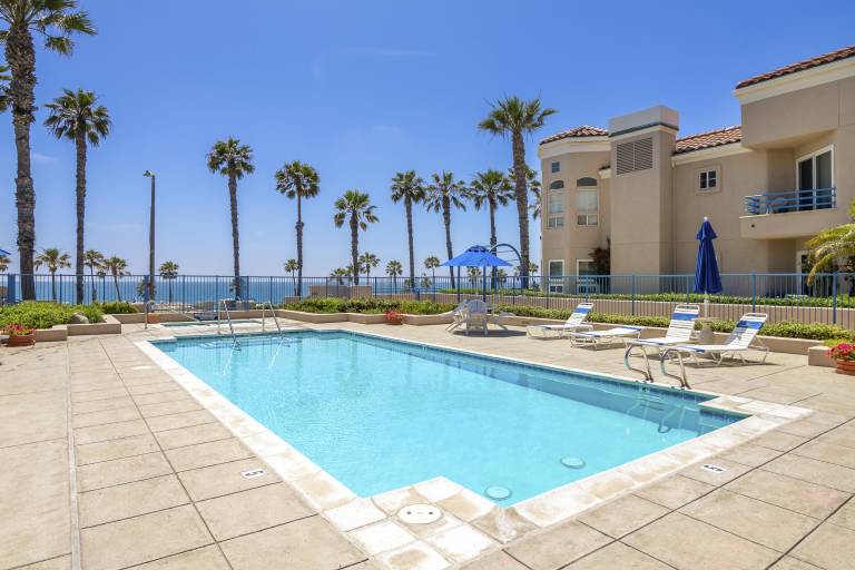 Ocean View 2BR 2BATHS Steps to Best Beach in Oceanside