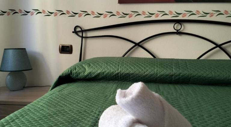 Fully equipped wonderful holiday apartment with yard, BBQ & patio | Dogs allowed in Porlezza