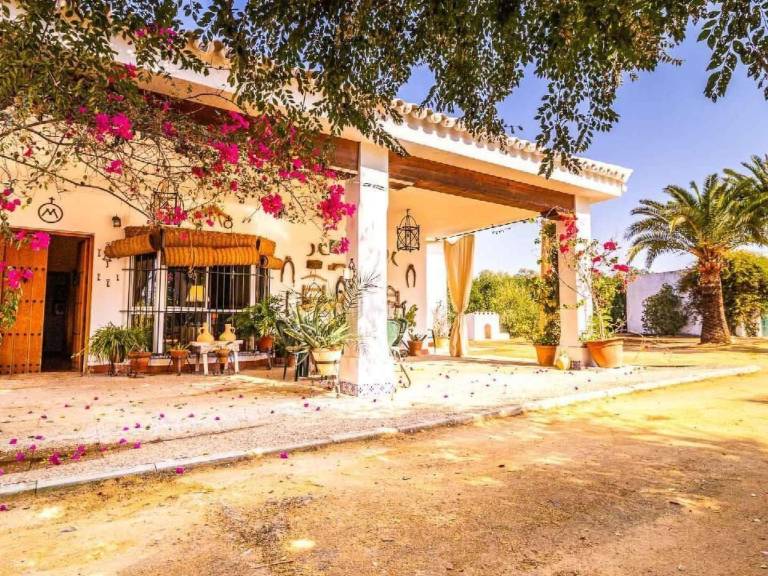 Fully equipped beautiful vacation home with yard, BBQ & terrace | Nature view | Dogs allowed — photo 4