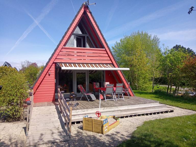 House with garden, grill & patio | Pets allowed — photo 2