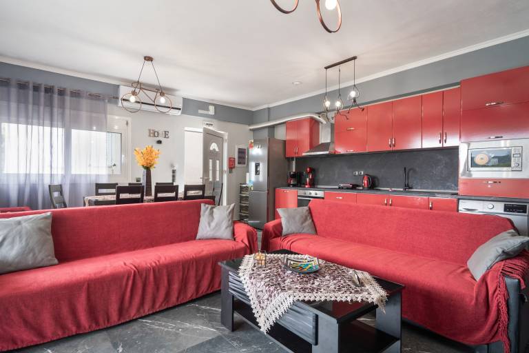 Rental apartment with barbecue & terrace | City view — photo 4