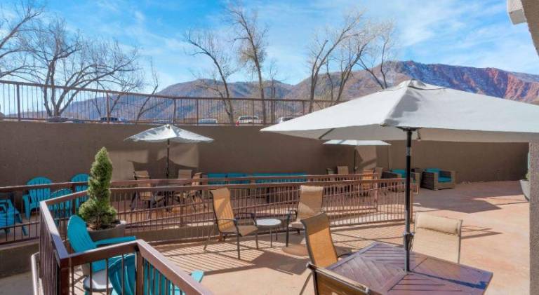 La Quinta Inn & Suites by Wyndham Glenwood Springs — photo 5