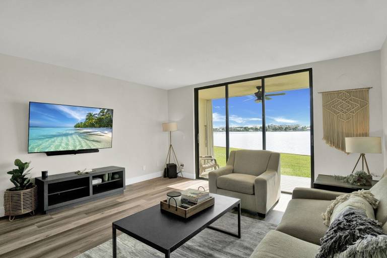 Condo  Lake Worth