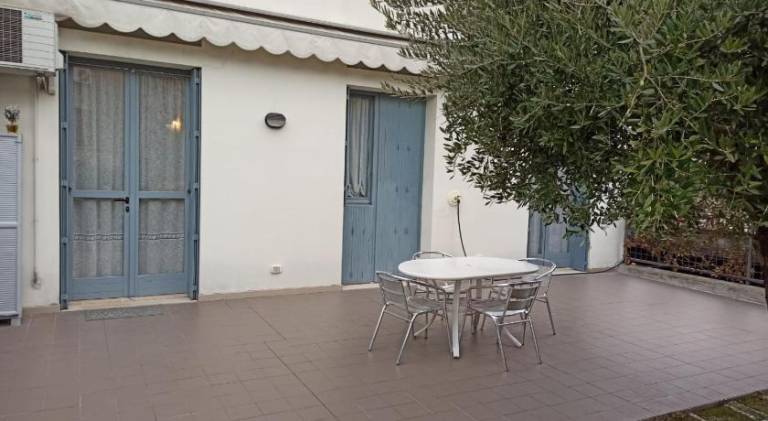 Holiday apartment with 2 rooms for 4 persons — photo 4