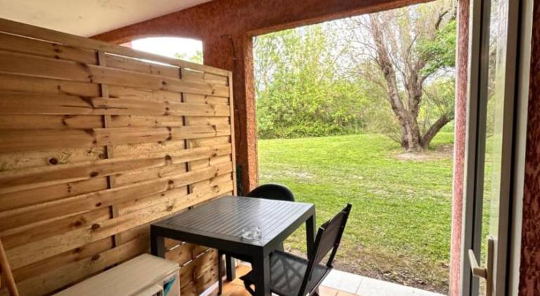 Holiday apartment with patio & pool — photo 3