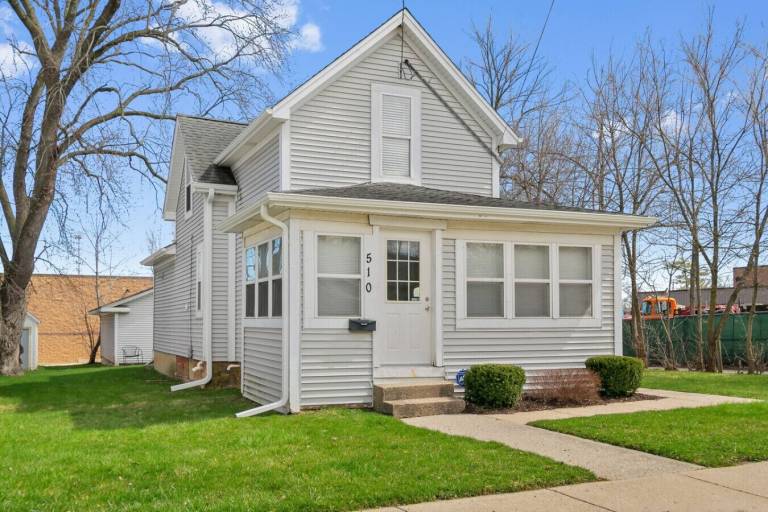 House  Lake Forest