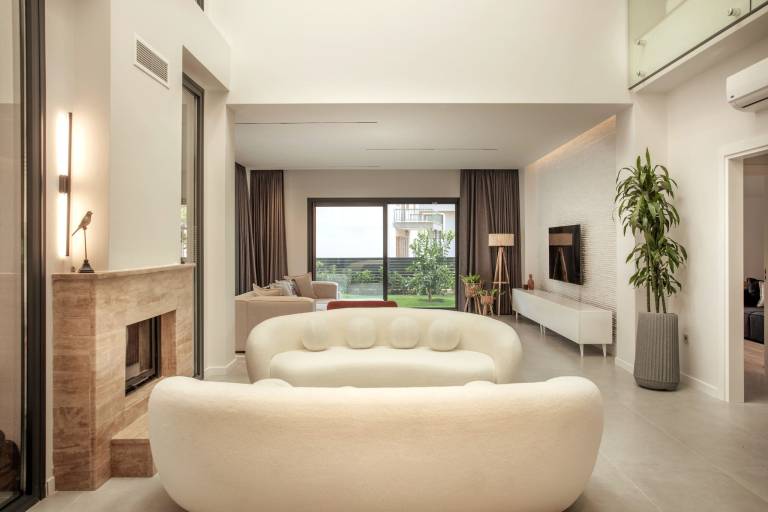 Villa with garden, private pool & terrace | River view | Perfect for remote work — photo 4