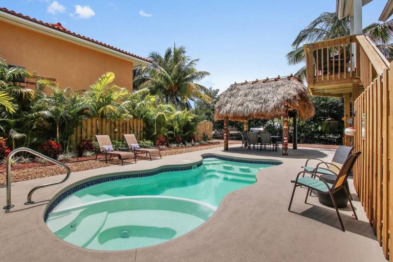 REDUCED! Manatee Cove - 4 BR/2 BA with Pool/Hot Tub on a canal! in Marathon, FL