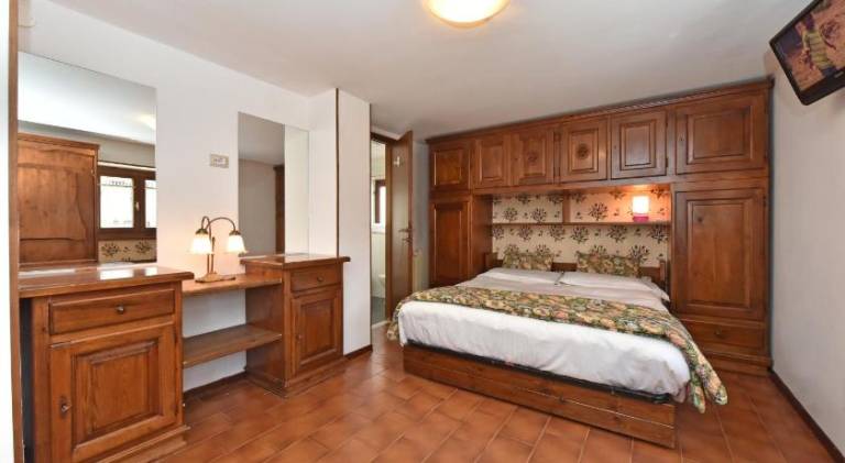 Serviced apartment with 2 rooms for 5 persons — photo 2
