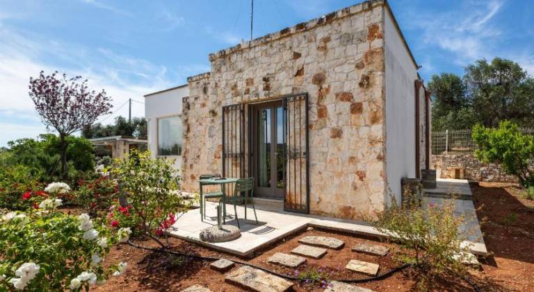 Villa with pool — photo 5