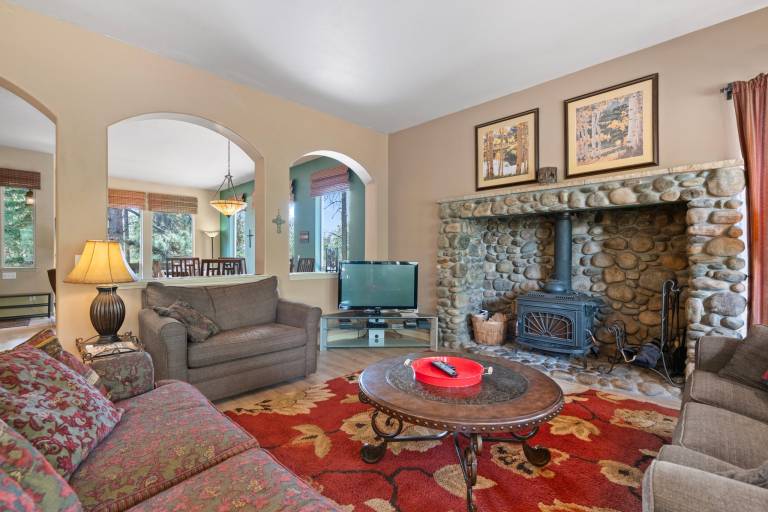 Hot Tub, Pet Friendly, Great Deck, Hiking/Fishing! — photo 4