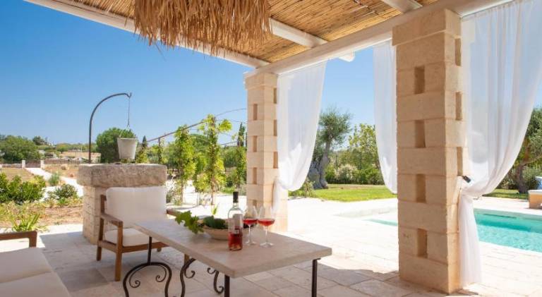 Ample villa with hot tub & pool | Pet-friendly — photo 2