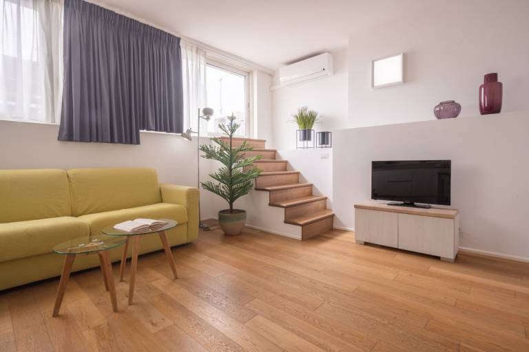 Rental apartment with patio — photo 4