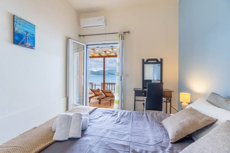 Apartment 'Nikos Seaside' with Sea View, Wi-Fi and Air Conditioning — photo 5