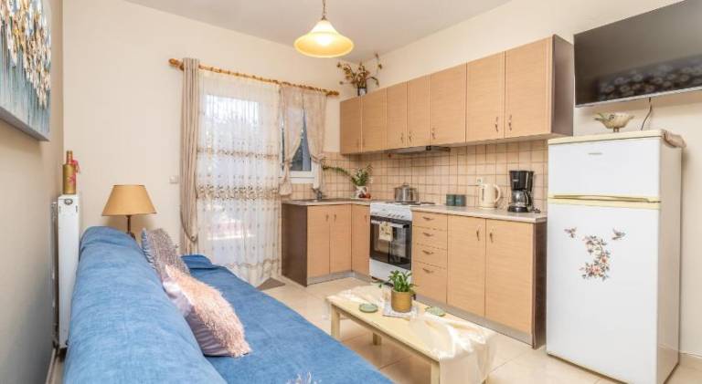 Apartment with yard & patio | Suitable for remote work | Pet-friendly — photo 2