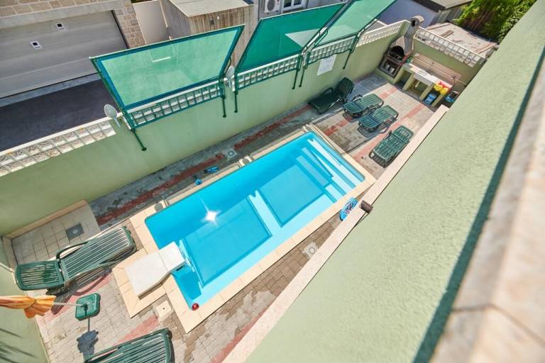 Apartment with garden, pool & barbecue | Pets allowed in Umag