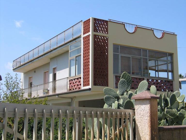 Family-friendly wonderful villa with garden & terrace | Next to the beach | Pets are welcome — photo 4