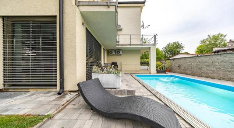 Holiday apartment with sauna, private pool & patio in Bratislava