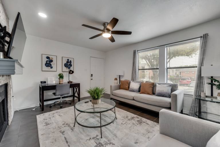 I65 – World Cup Stay - 18 min to AT&T - Sleeps 2 - Public Transit in Irving, TX