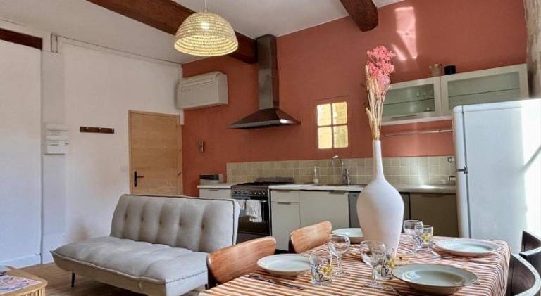 Rental apartment with 2 rooms for 4 persons in Arles