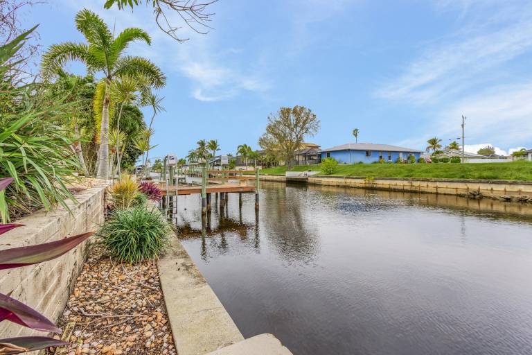 Family-oriented spacious house with terrace, private pool & barbeque | Pets are welcome — photo 4