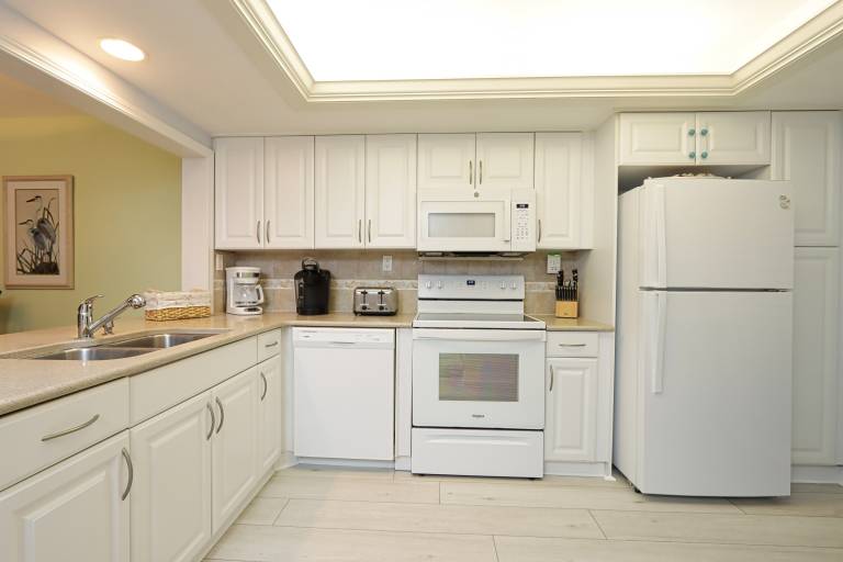Nicely Decorated- Bright Florida Style Beach Vacation! Pet Friendly- Loggerhead Cay 414 — photo 4