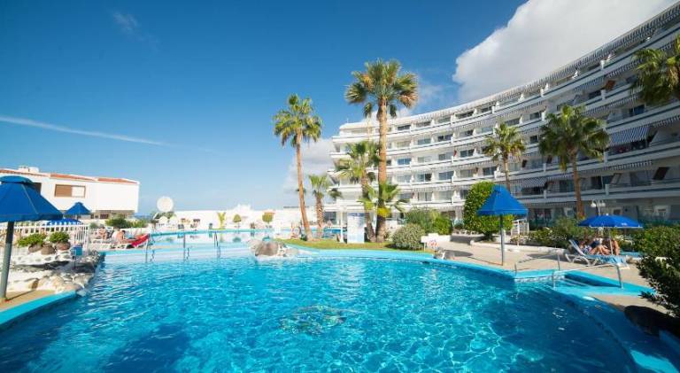 Apartment with pool & patio | Next to the beach | Pet-friendly — photo 3