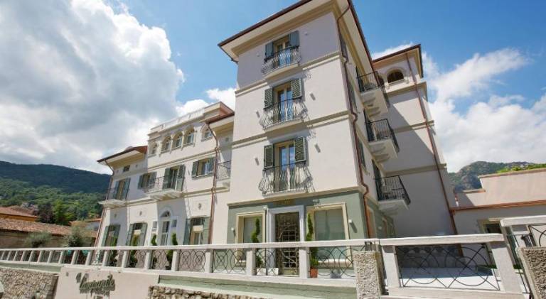 Hotel Al Campanile - Luxury Suites & Apartments in Baveno