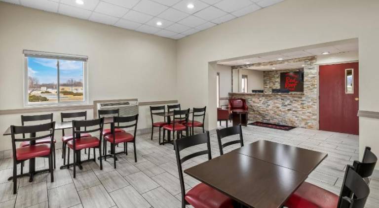 Red Roof Inn Ames — photo 4