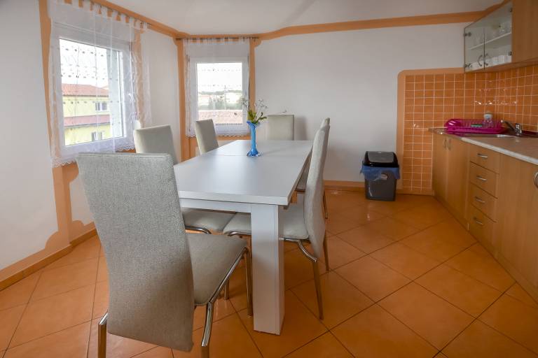 Pleasant vacation home with private pool, BBQ & garden | Pet-friendly — photo 2