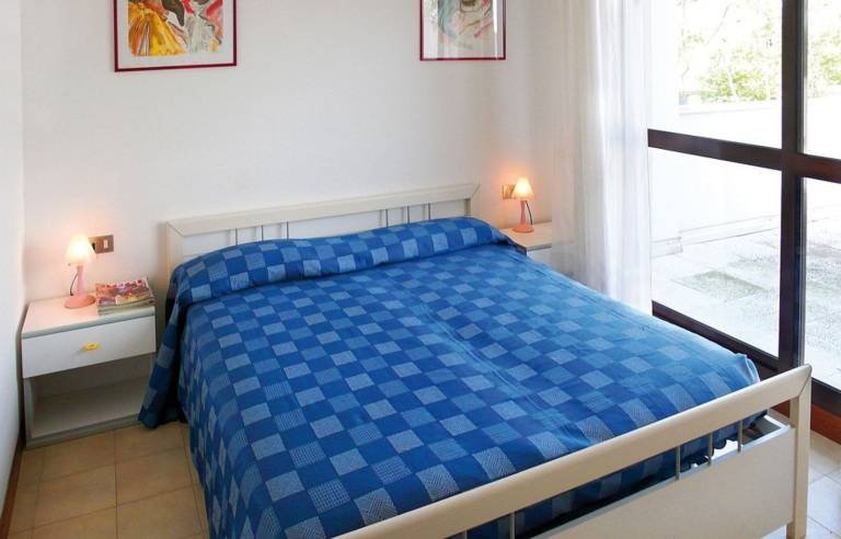 Holiday apartment with patio & pool — photo 4
