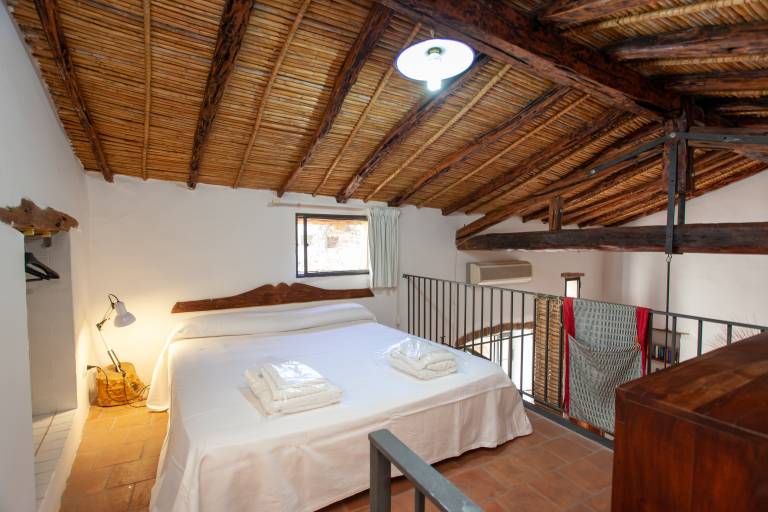 Nice rental apartment with fast internet, grill & yard | City view | Dogs allowed in Teo