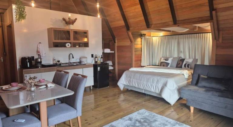 Lodge with yard | Pet-friendly — photo 2