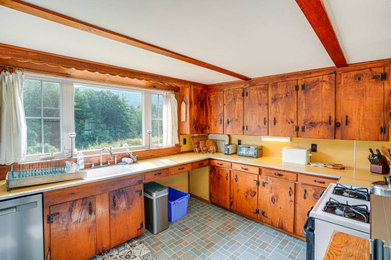 Hawley Home w/ Deck & Mtn Views: Swim, Ski & More! — photo 4