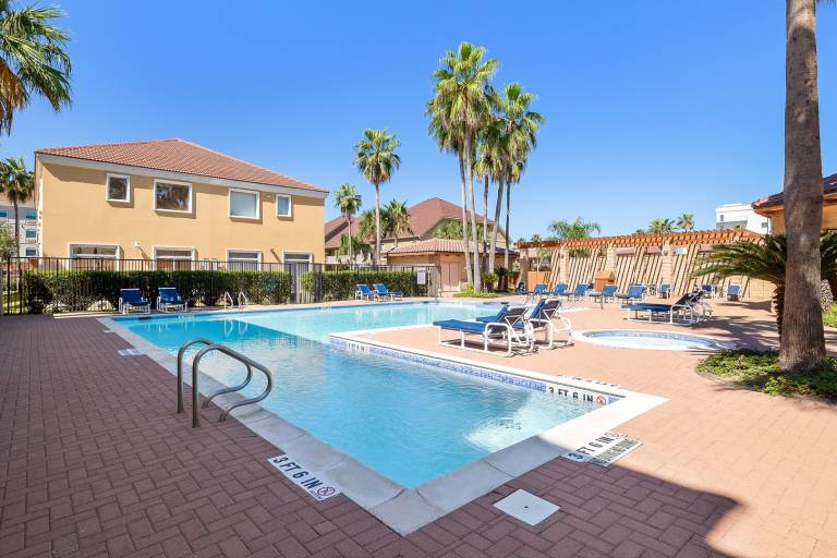 House with pool & yard — photo 3