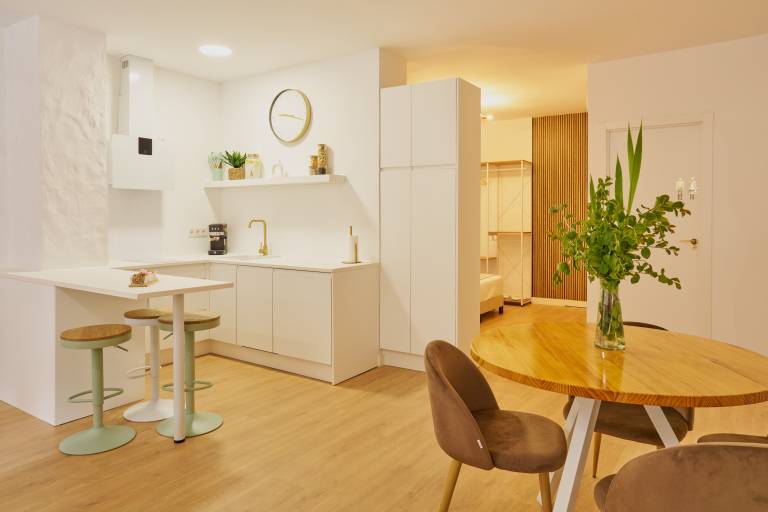 Family-friendly apartment with fast internet | City view | Suitable for remote work | Pets are welcome — photo 2