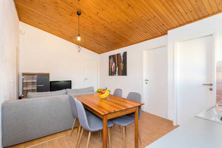 Apartment with 2 rooms for 5 persons — photo 4