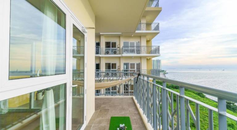 Apartment with pool — photo 5