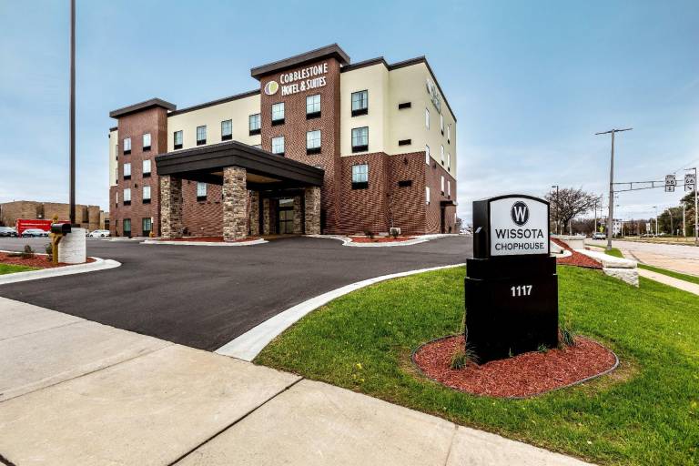 Cobblestone Hotel & Suites - Stevens Point in Stevens Point, WI