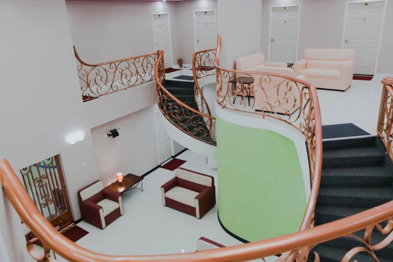 Family-friendly lovely serviced apartment with yard & pool | Pets are welcome — photo 4