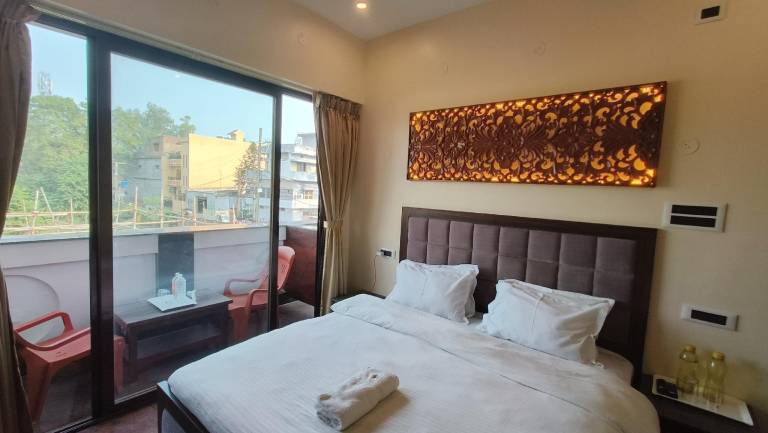 Ratna Hotel & Banquet