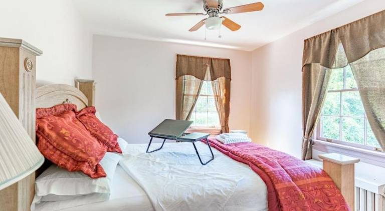 Home Sweet Home Suite 3 near Liberty University and Lynchburg Hospital Deluxe Queen Size Bedroom