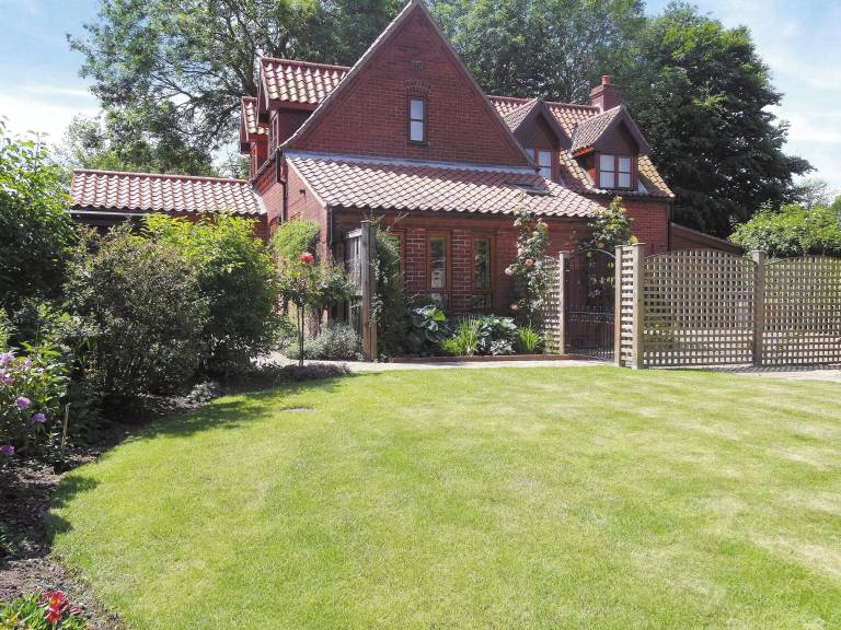 Cottage  Horning