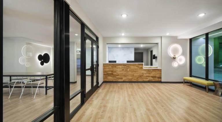 ECHO Suites Extended Stay by Wyndham Houston Pasadena Fwy Pl — photo 2