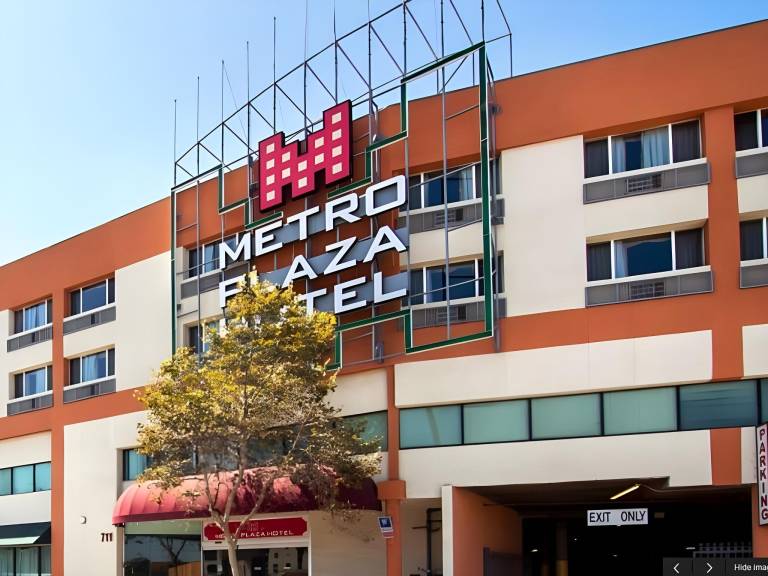 Metro Plaza Hotel