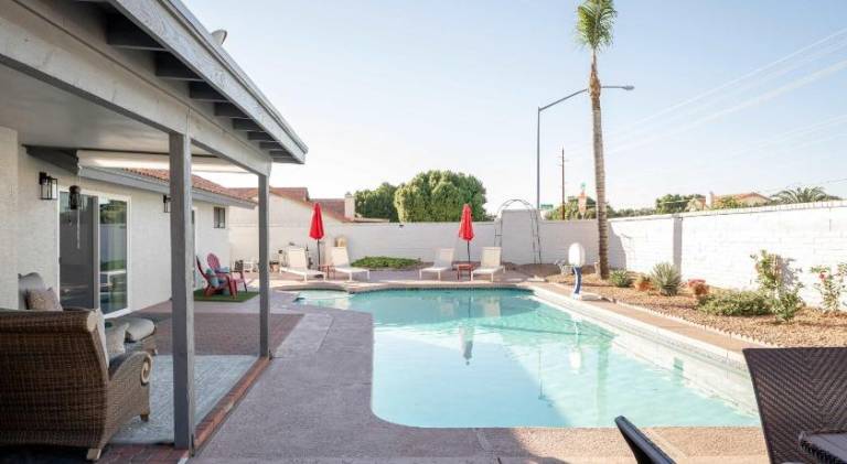 Fairbrook Home - Chic Design Saltwater Pool with Hot Tub — photo 4